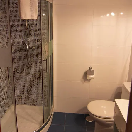 5 Personas Tranquila Zona Residencial